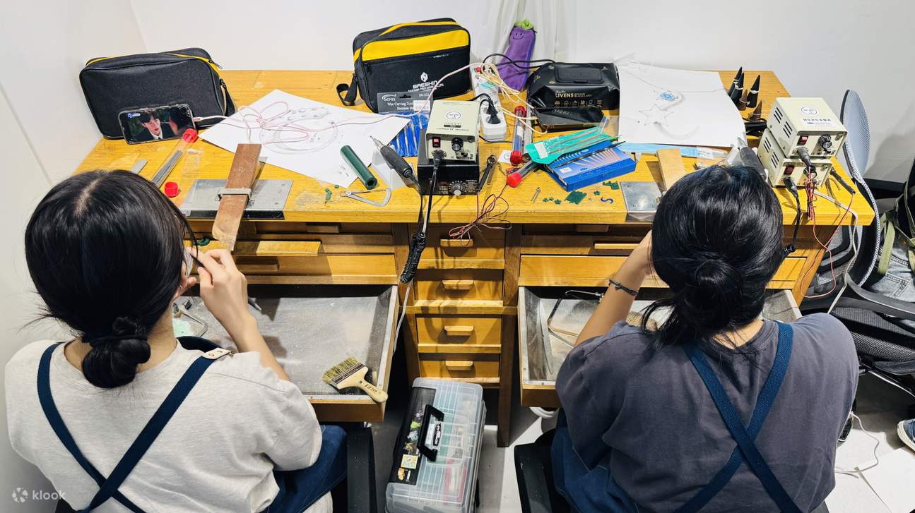 Crea il tuo anello e ciondolo in argento – Corso di un giorno a Seoul