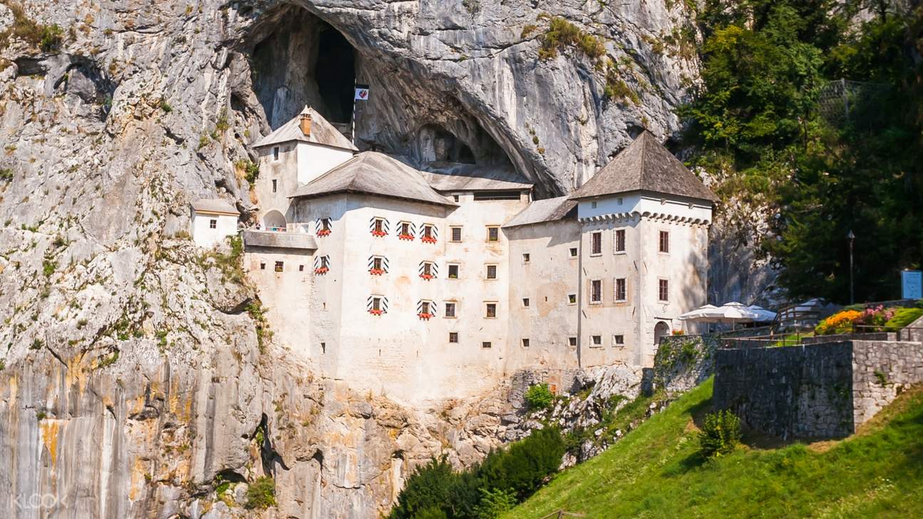 how long is predjama castle tour