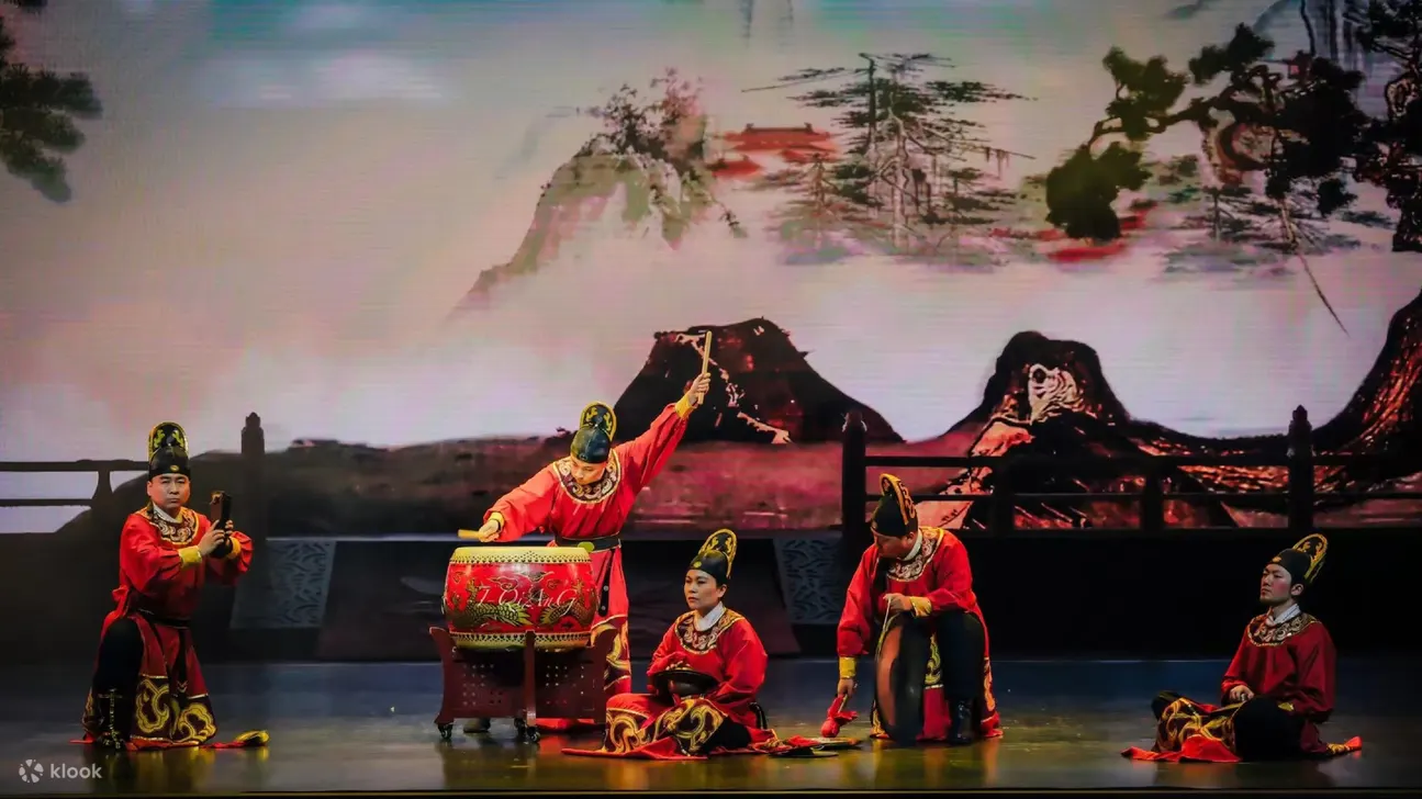 鼓乐——《鸭子拌嘴》《老虎磨牙》这两首打击乐曲，前者取材西安鼓乐，后者取材渭北民间鼓乐。乐曲刻画鸭子吵嘴嬉戏的生动情趣和虎行风生的威武雄姿