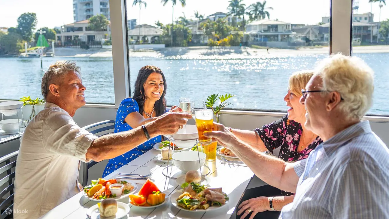 美味的食物和令人惊叹的海景