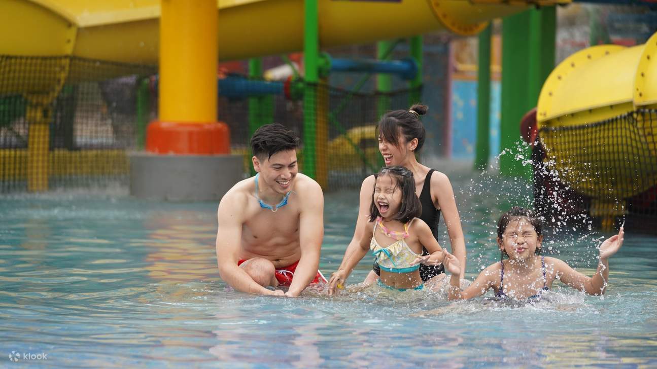 Go! Wet Waterpark Grand Wisata: Menaklukkan Berbagai Wahana Seluncur Air yang Menantang Adrenalin di Jawa Barat