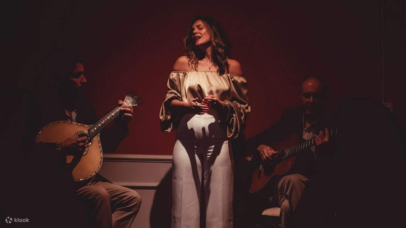 リスボア・エム・ファドでのファドショーとポートワイン