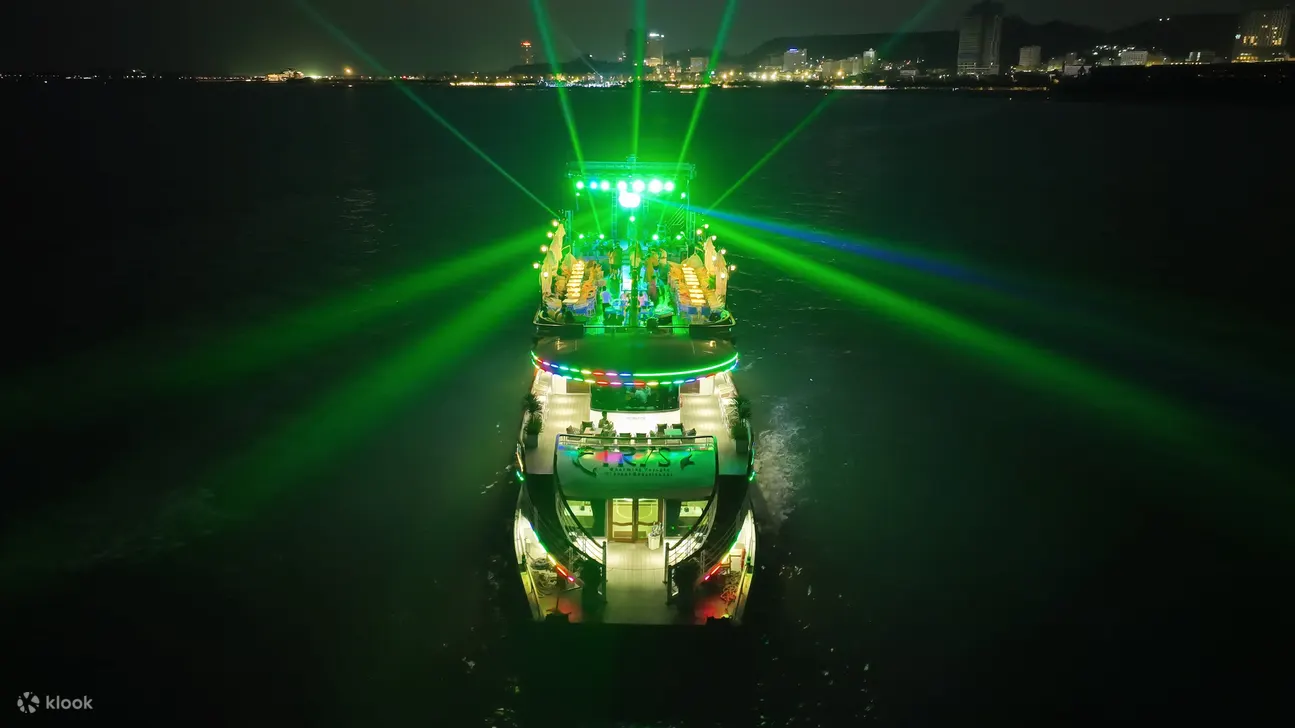 日落开胃小菜派对和晚餐，以及 Iris Cruise 的 Iris By Night 秀