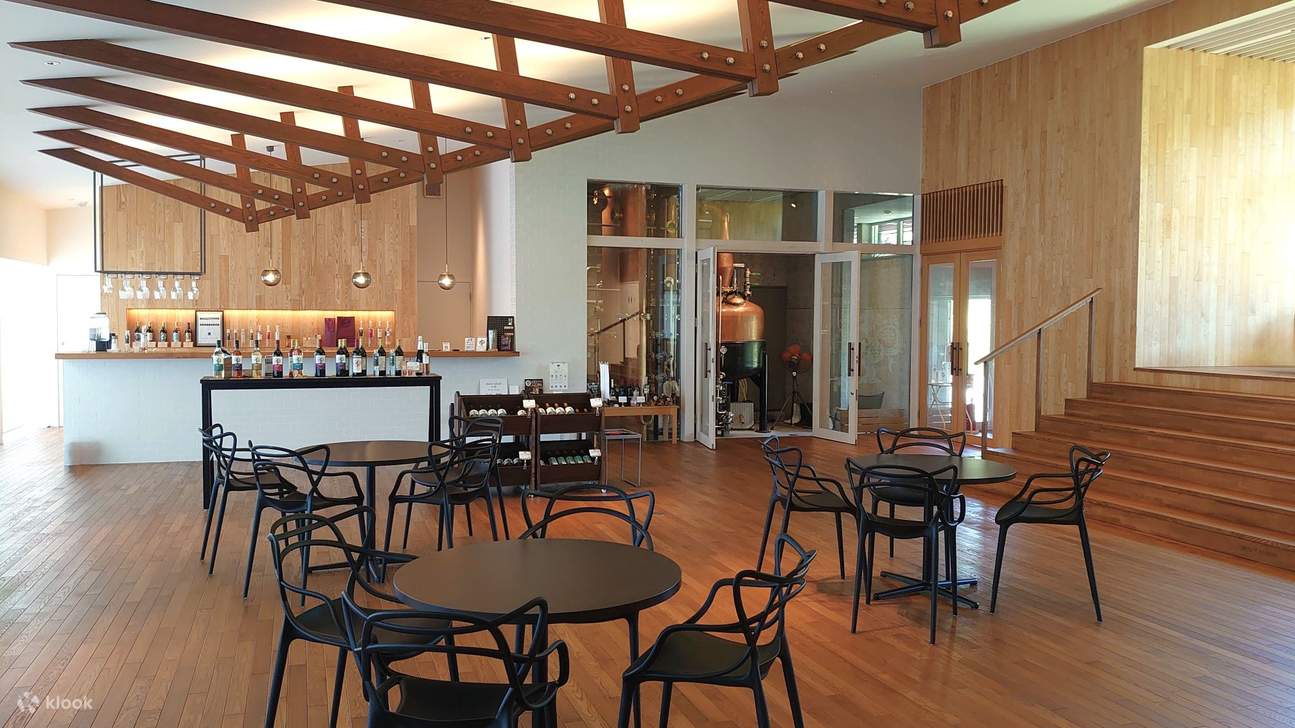 Crea la tua esperienza di gin unica presso la distilleria Maoi