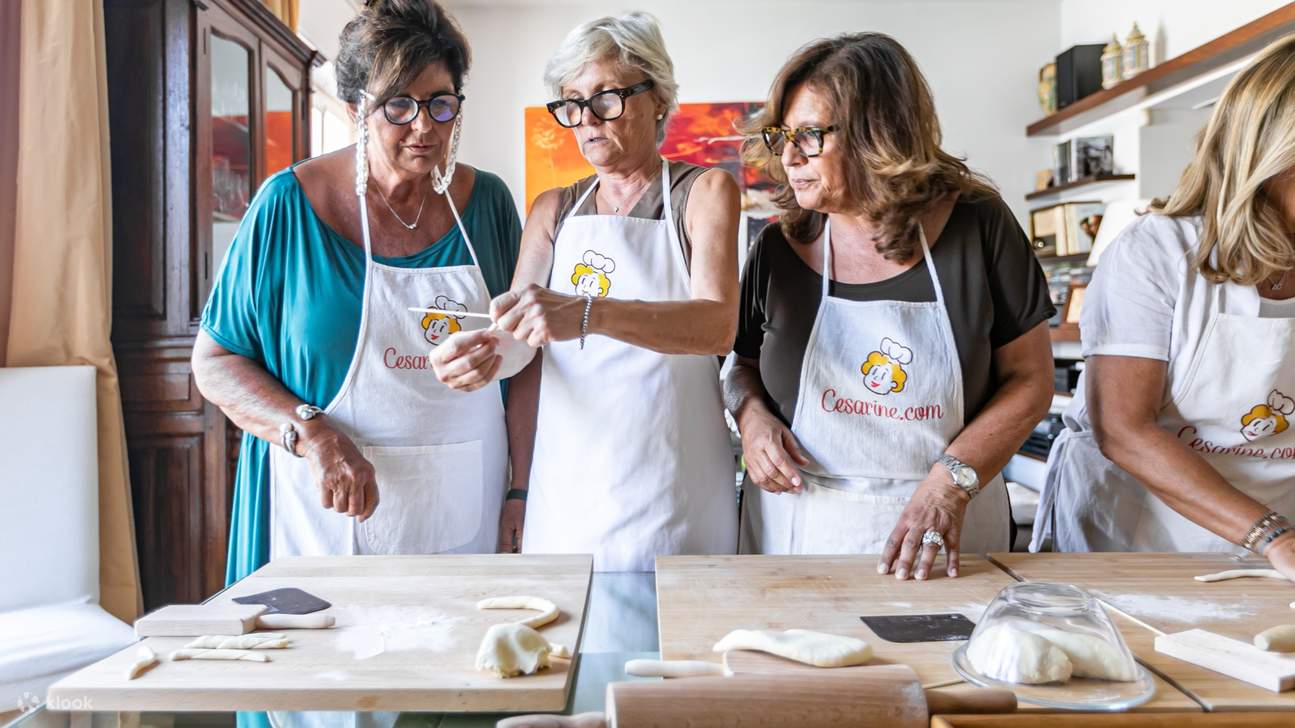 在當地專家的指導下，以意式方法學習製作完美義大利麵疙瘩