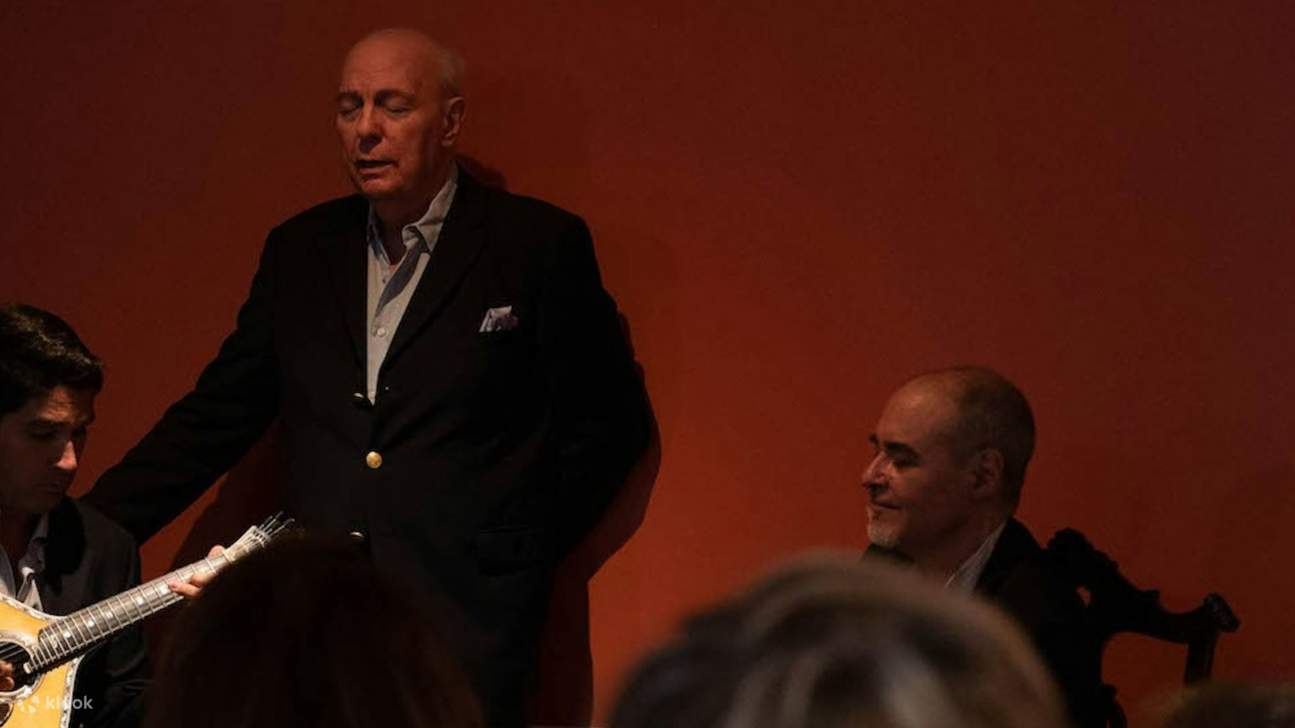 포트 와인과 함께 Lisboa em Fado의 Fado 쇼