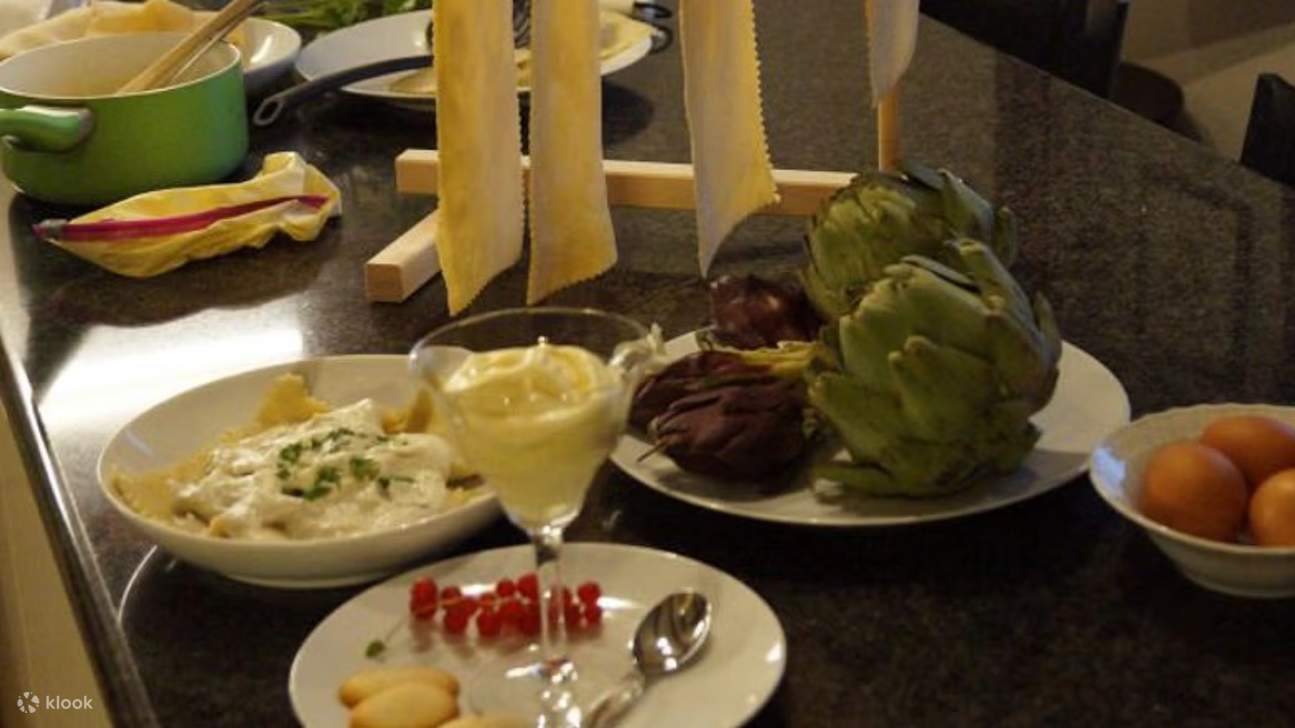 베네치아 현지 시장에서 나는 제철 식재료를 사용하여 이탈리아 전통 요리법을 배워보세요.