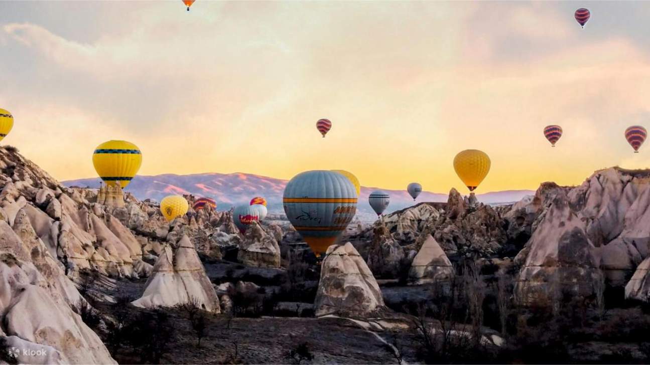 Pengalaman Menaiki Belon Udara Panas di Cappadocia dengan Pemindahan Hotel