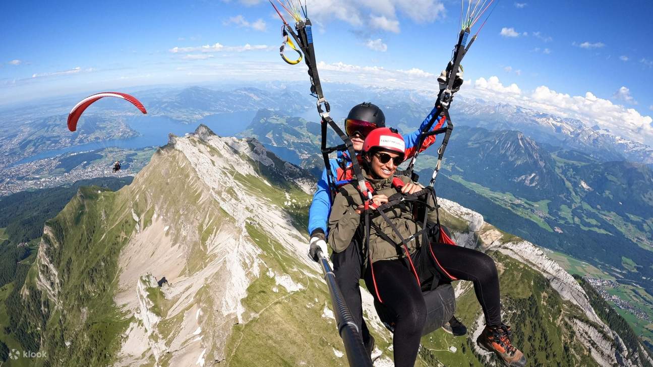 空を舞い上がり、まったく新しい次元で自然の美しさをお楽しみください。