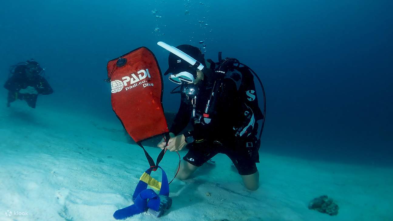 an Advanced Diver with PADI AOW Course in Phuket at Our PADI 5