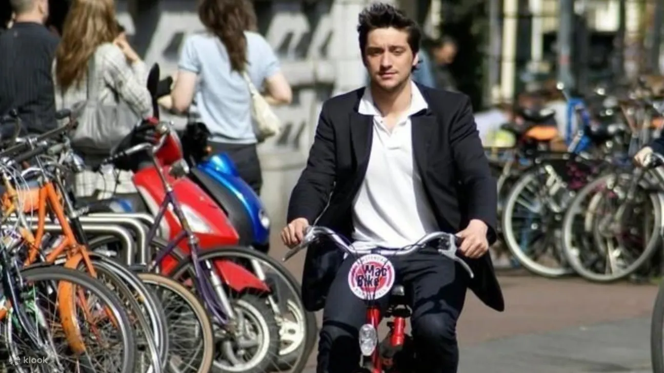 自由就像两个轮子和无尽的探索之路