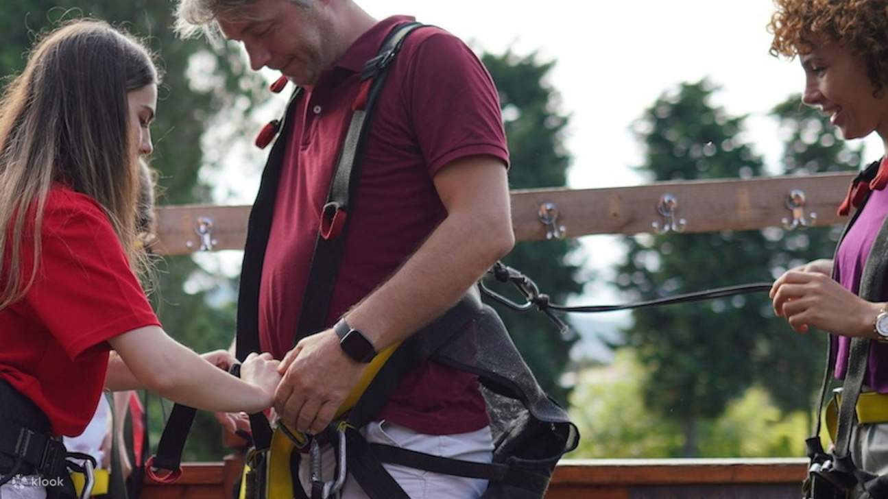 在伊斯坦布尔体验博斯普鲁斯海峡高空滑索