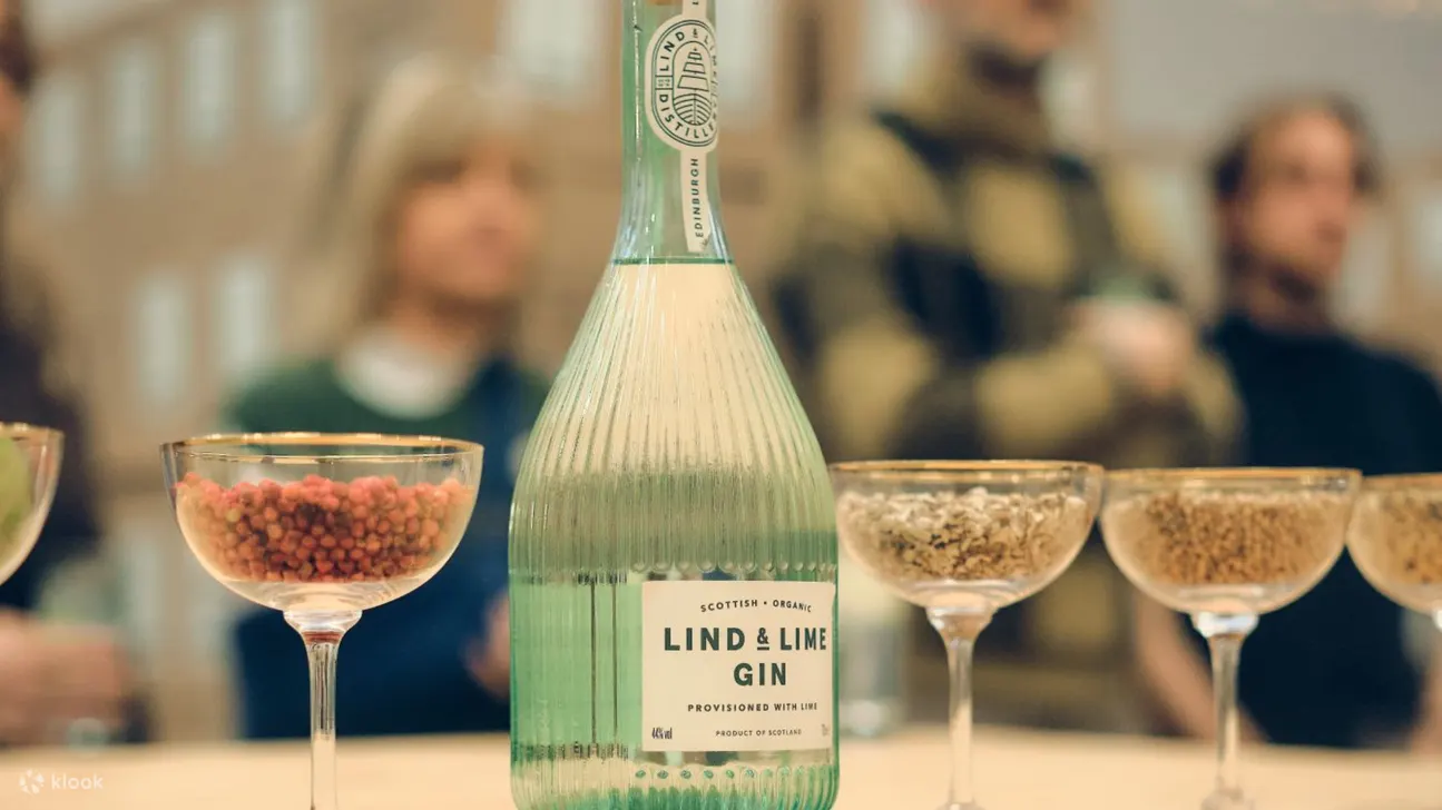 在爱丁堡一家历史悠久的酿酒厂，探索 Lind & Lime 金酒背后的故事