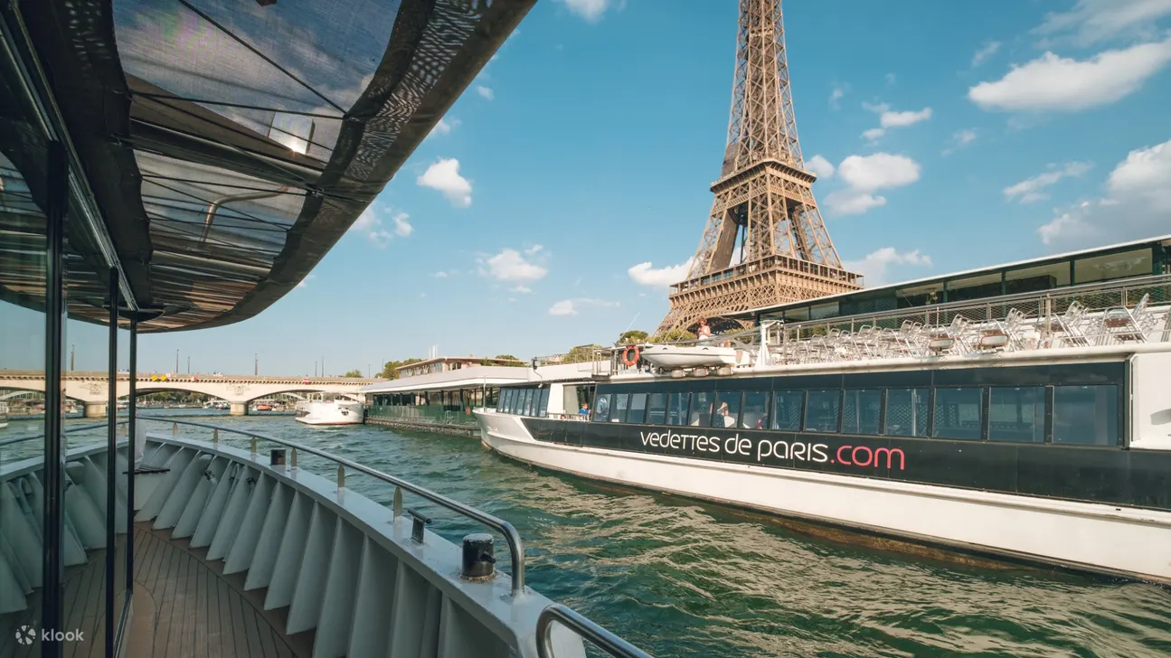 以前所未有的方式体验巴黎——乘坐巴黎观光游船（Vedettes de Paris）享受轻松的河上巡游是必做之事