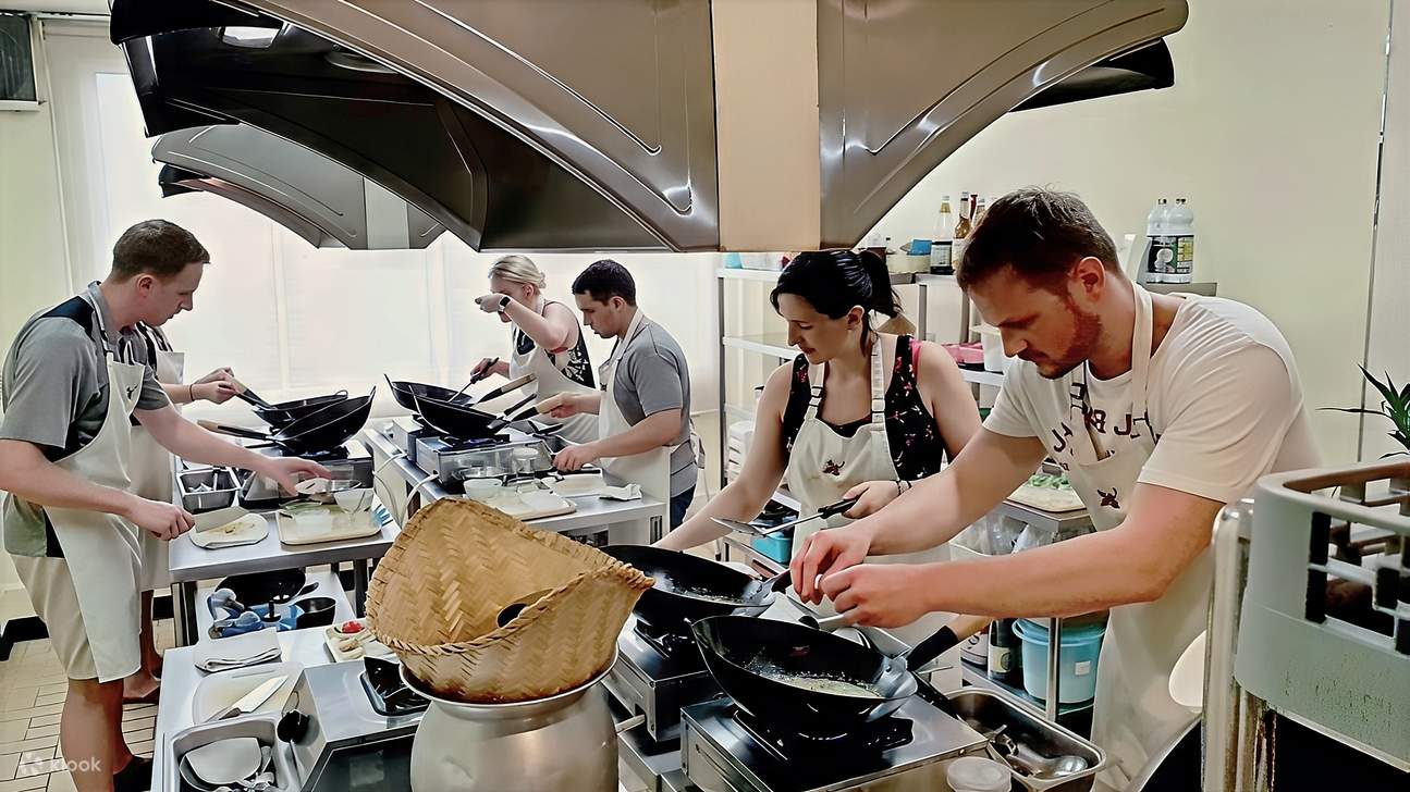 Pengalaman Kelas Memasak Thailand Maliwan di Bangkok