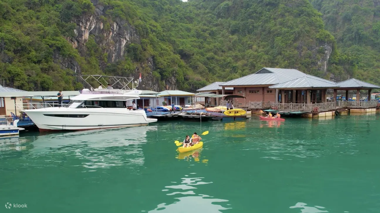 下龙湾豪华私人游艇用餐体验