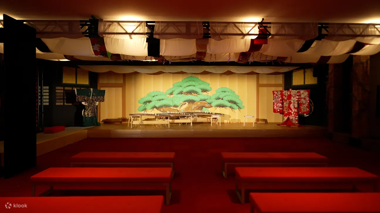 日本传统音乐表演和歌舞伎服装拍照体验