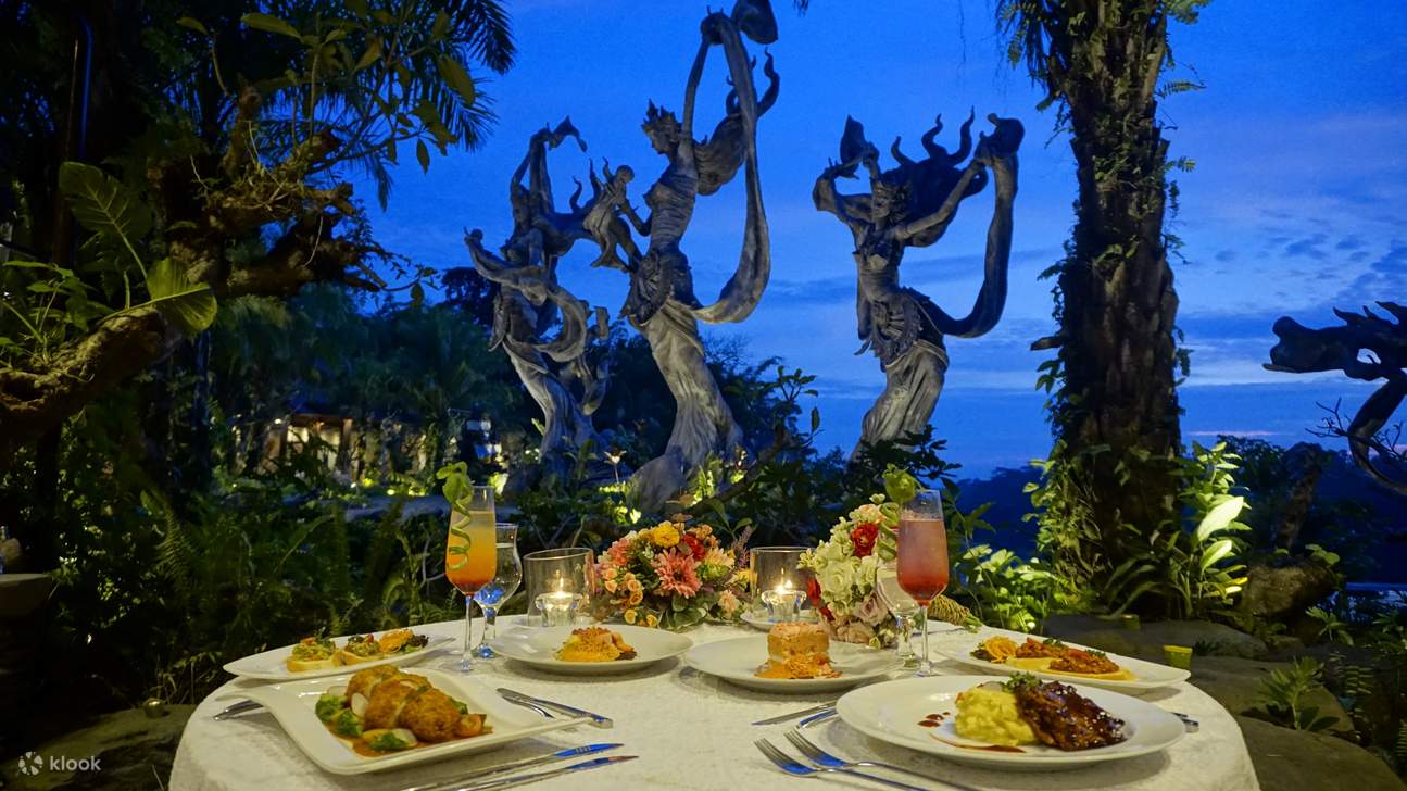 탁 트인 전망을 감상하며 즐기는 저녁 식사