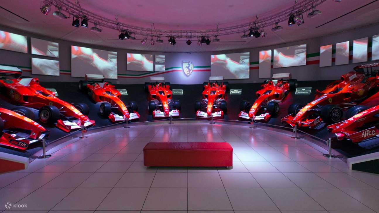 Bewundern Sie seltene Ferrari-Prototypen, die die Evolution des modernen Automobildesigns und der modernen Leistung geprägt haben.