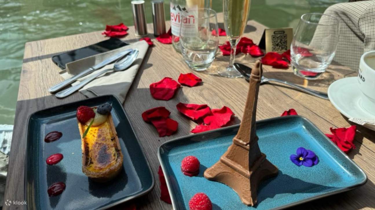 Круиз по Сене с парижским обедом или ужином