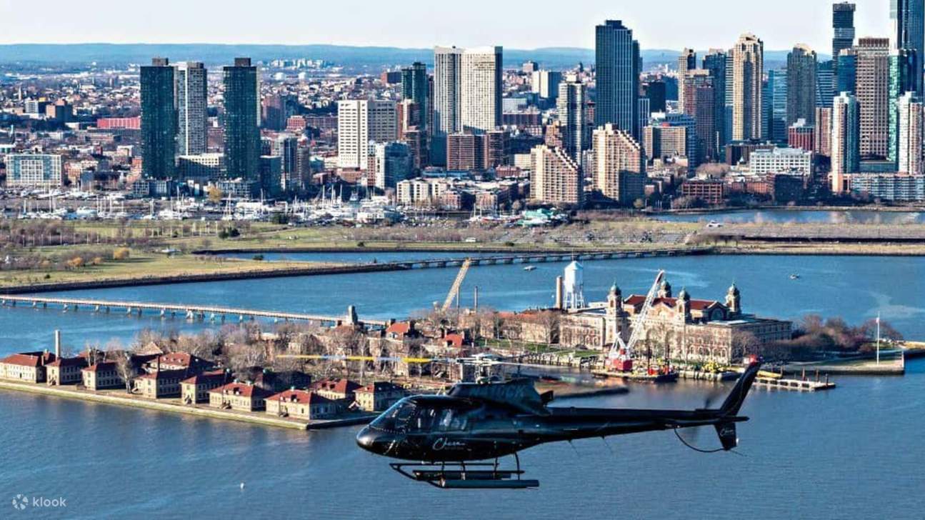 在高處驚歎於哈德遜河上迷人的紐約（New York）天際線