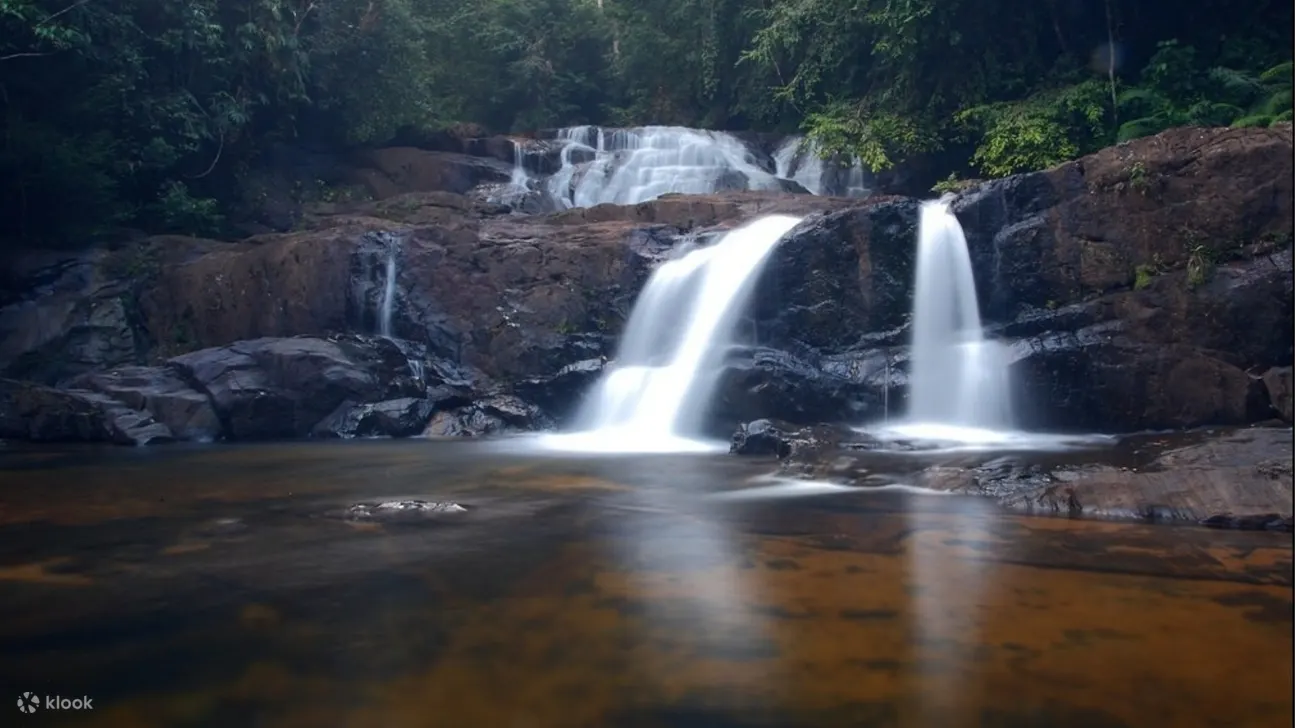 sinharaja forest reserve waterfall