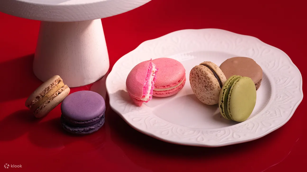The perfect balance of sweetness, flavours, and textures that will bring joy to your holiday celebrations!