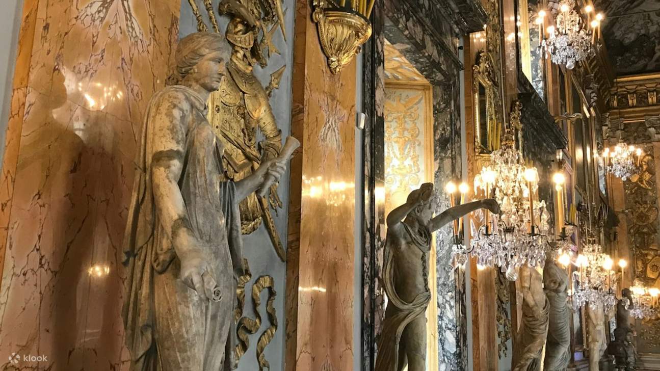 参加科隆纳宫导览，尽情感受昔日的辉煌，一览宫殿内奢华的房间