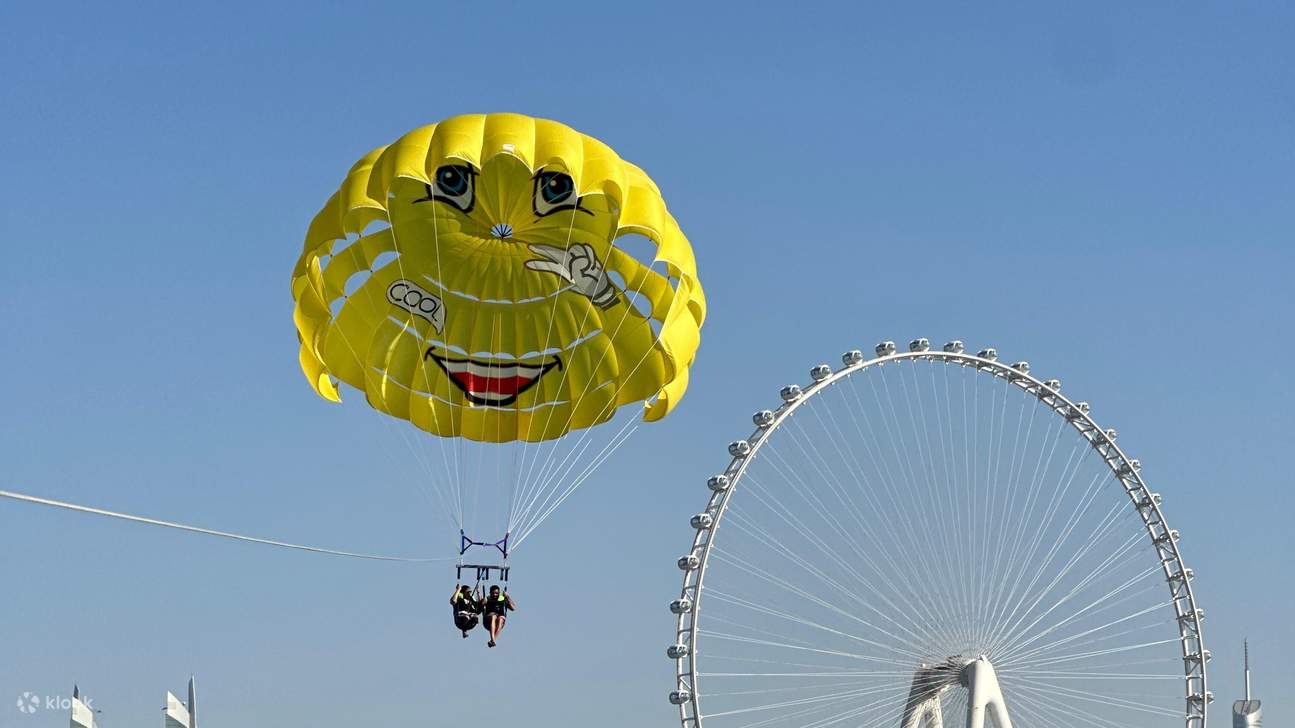 在迪拜體驗帆傘運動，飽覽朱美拉棕櫚島、JBR和迪拜碼頭的美景