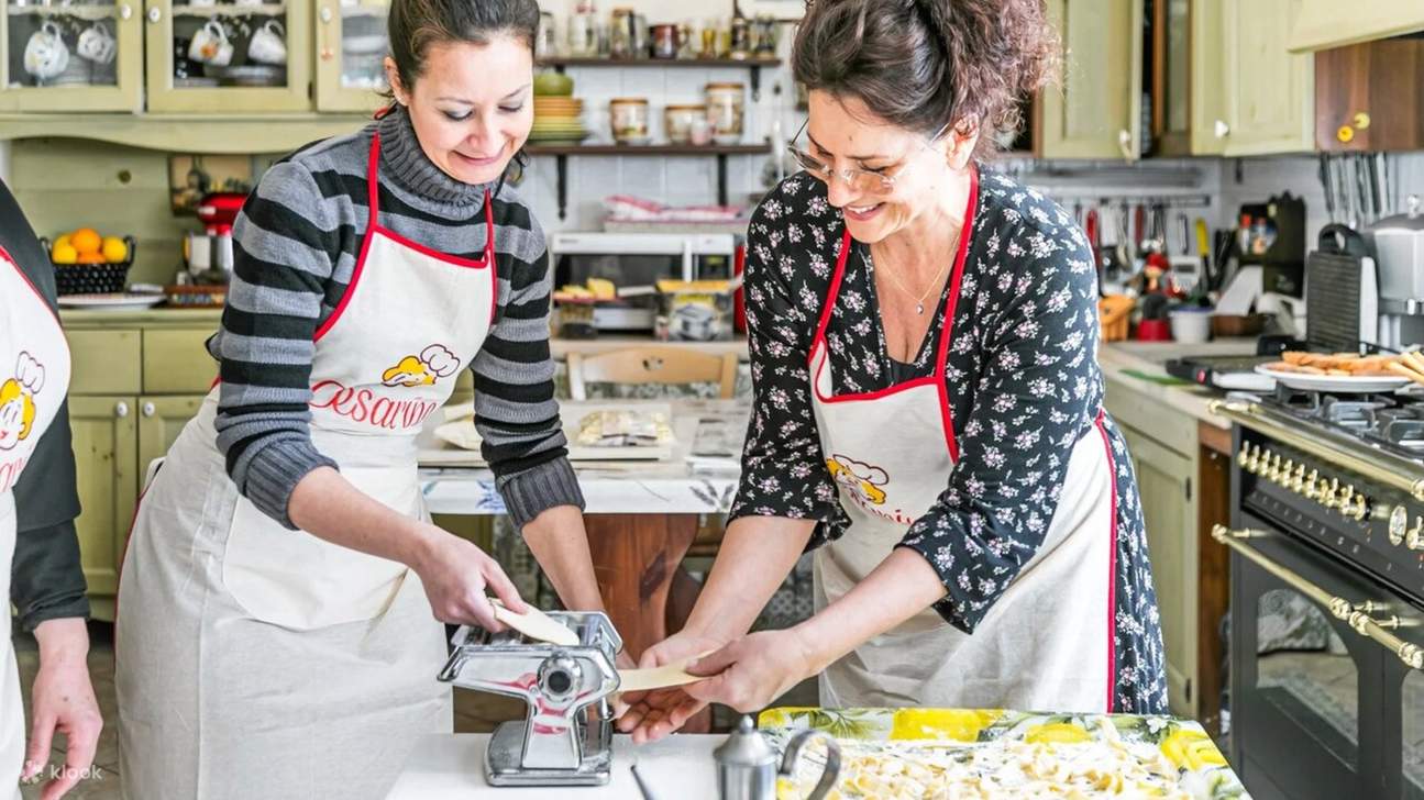 Meraikan tradisi—nikmati pengalaman membuat pasta sendiri di dapur Itali yang autentik!