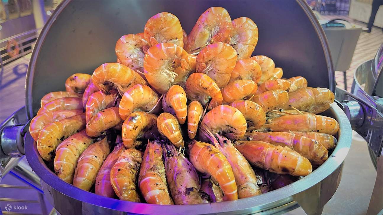 Smile Riverside Dinner Cruise in Bangkok