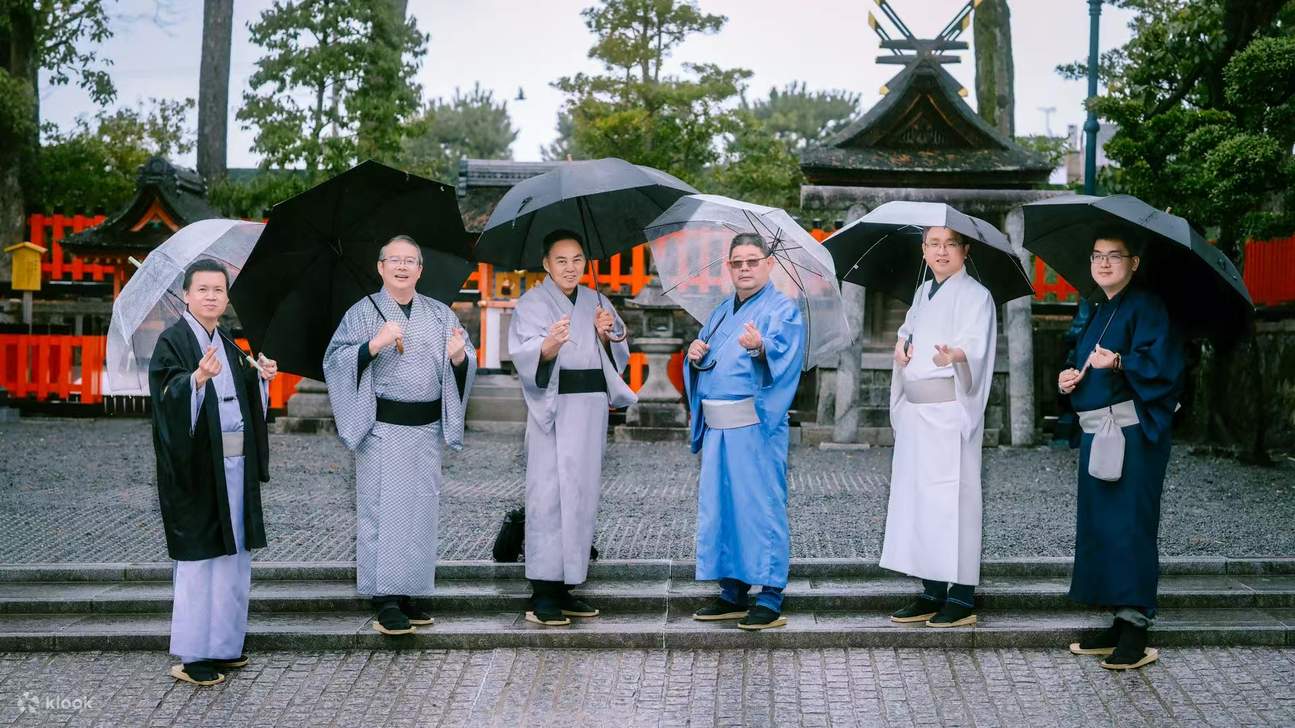 Years melt into a single click: friends gather, laughter lingers. Two decades later, the shutter opens again