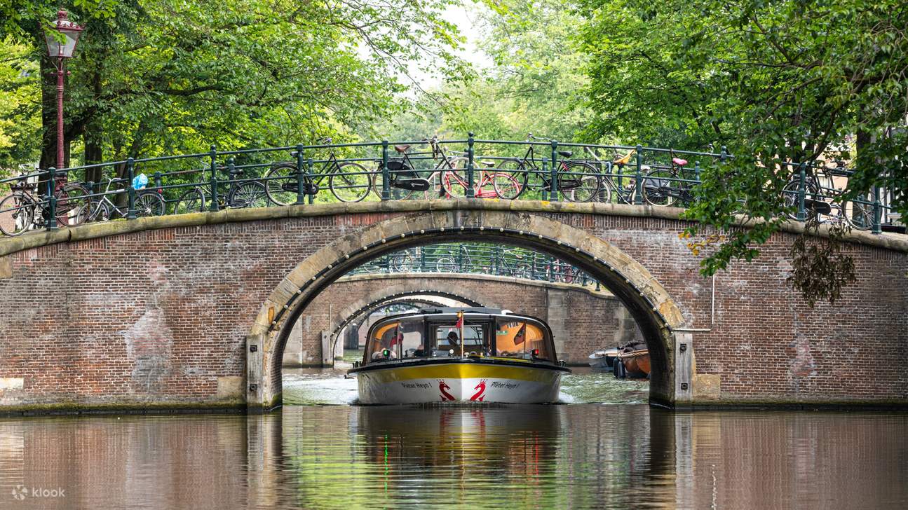 Прогулка на лодке по каналам от Центрального вокзала в Амстердаме
