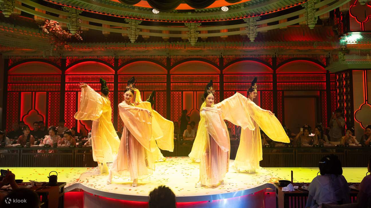 Нанкинский поэтический банкет (иммерсивная историческая обстановка + выставка старинной поэзии и музыки + поэтическое пение во время банкета + сезонные свежие ингредиенты, приготовленные с душой + возможность примерить старинные костюмы)