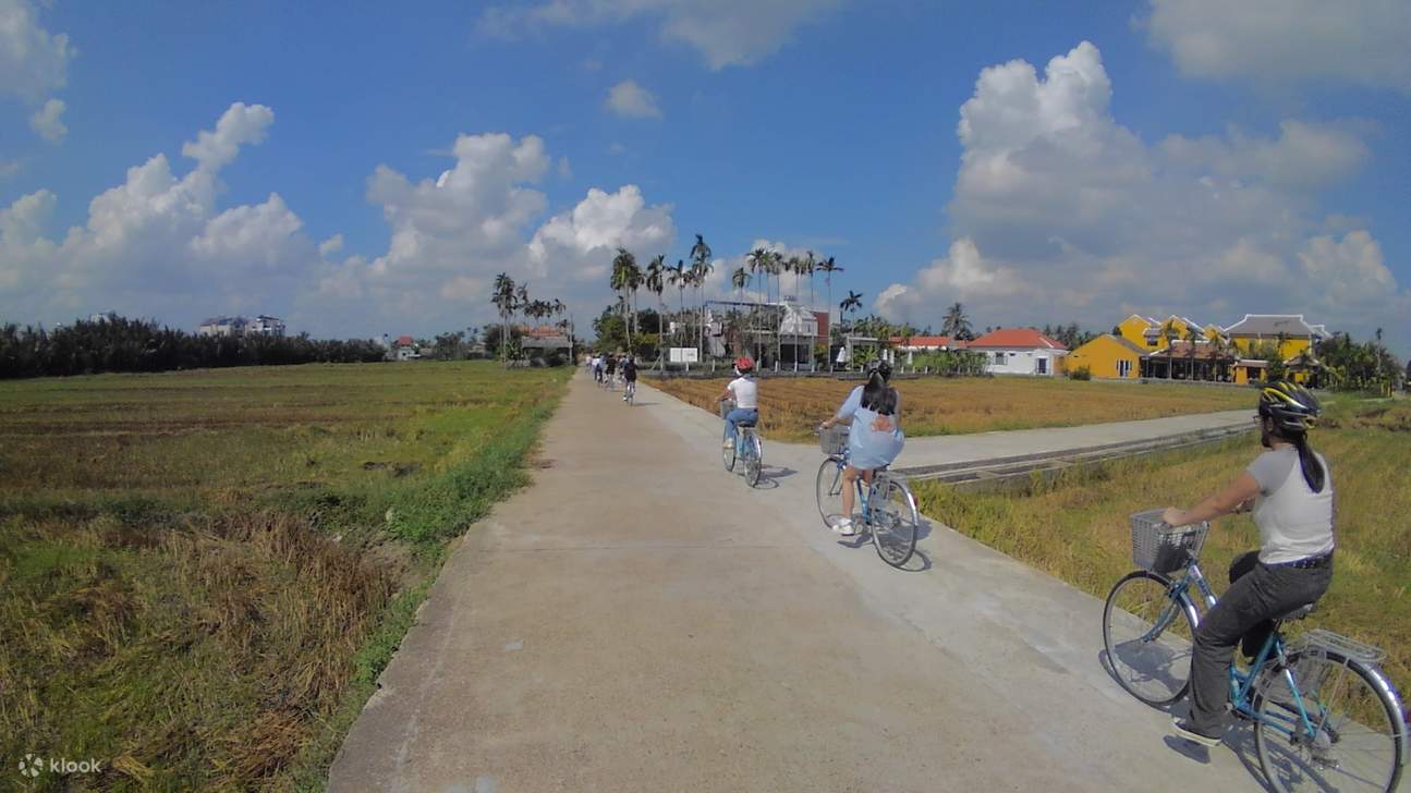 กิจกรรมปั่นจักรยานและทำอาหารในฮอยอัน