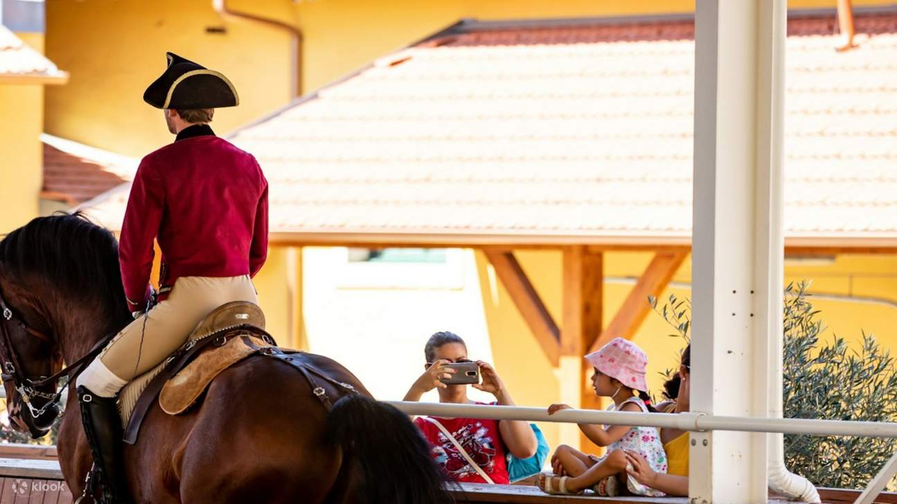 Eine exquisite Erfahrung, bei der Können auf Schönheit in perfekt abgestimmter Bewegung trifft.