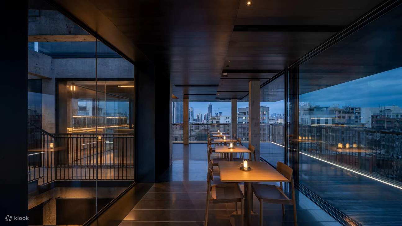 Youxiong Hotel di Nantou Ancient City, pemilik, pereka bentuk dan pasukan pengurusan, adalah kerja yang sangat diselaraskan. Dengan reka bentuk yang unik dan perkhidmatan berkualiti tinggi, ia memberitahu pengembara kenangan tentang bandar ini sahaja. Men