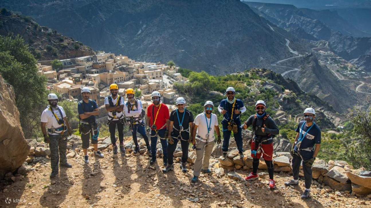 웅장한 규모와 자연 그대로의 아름다움을 간직한 동굴의 모습에 압도당해보세요.