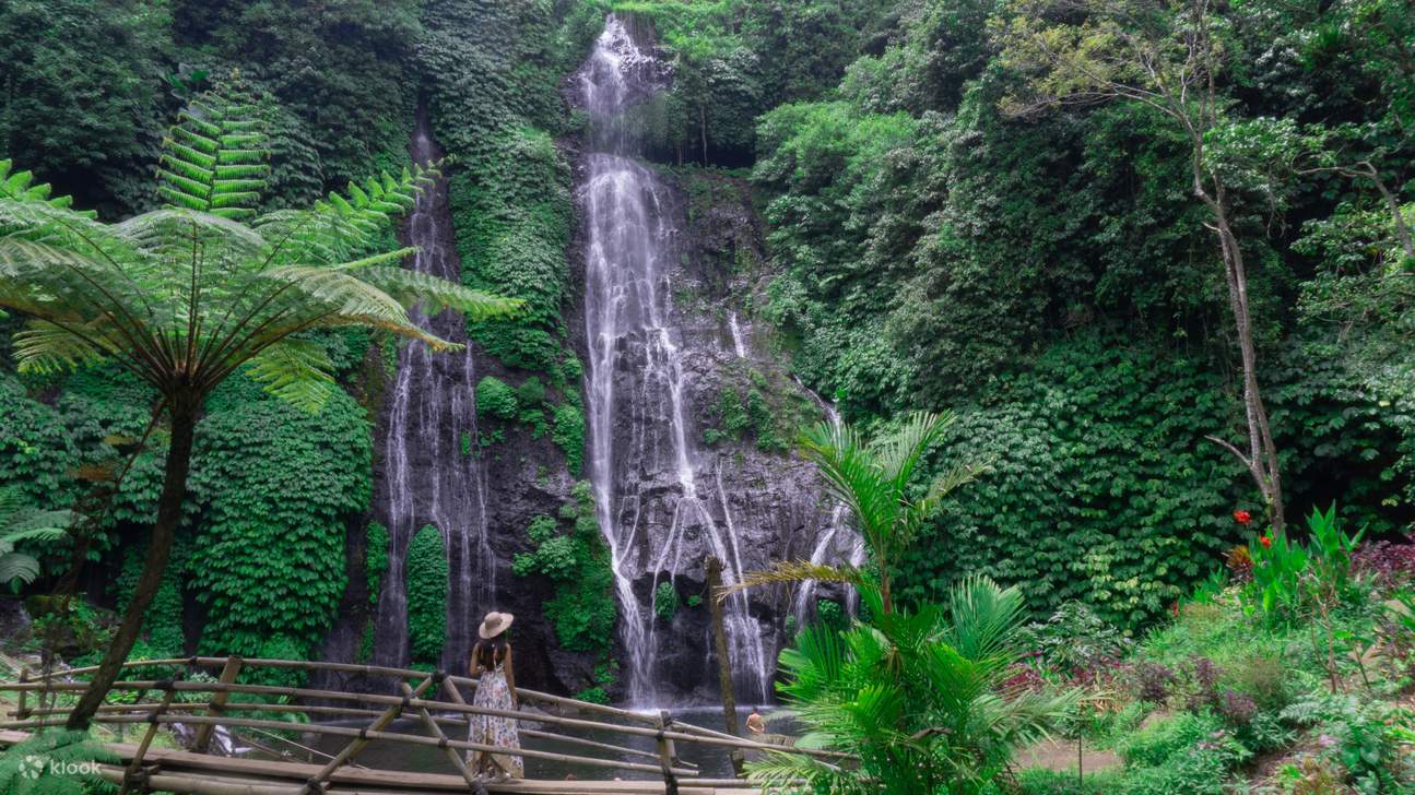 Cascade de Banyumala