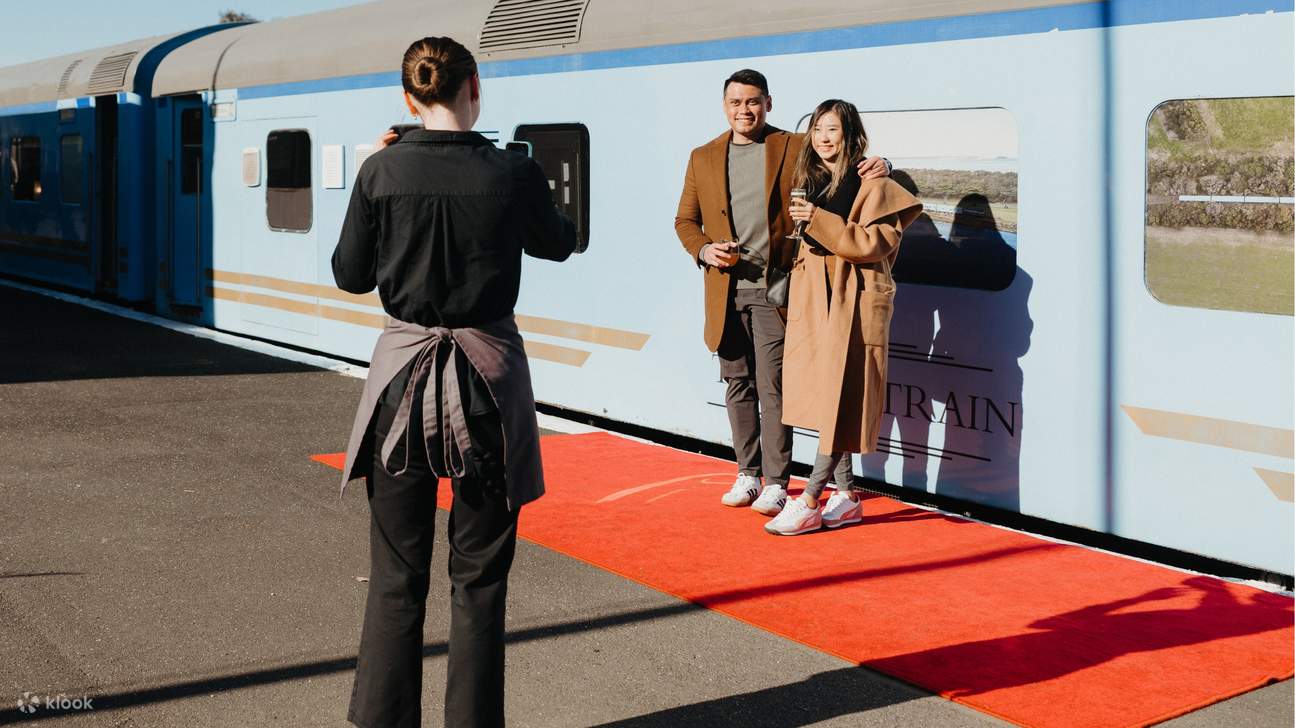 A red carpet photo makes for the perfect welcome.