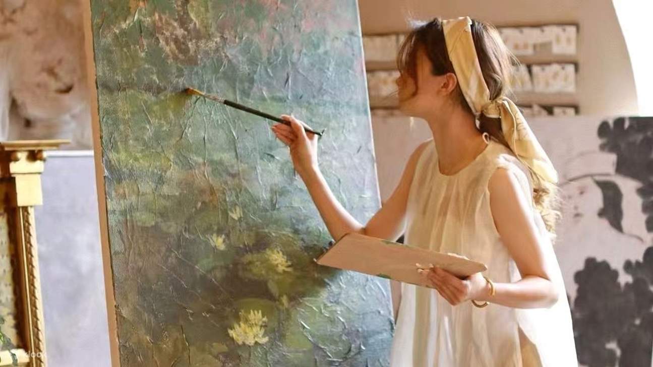 茶空間的丙烯畫體驗主打 “低門檻、高成就感”，由合作藝術家或專業美術老師提供 “階梯式指導”