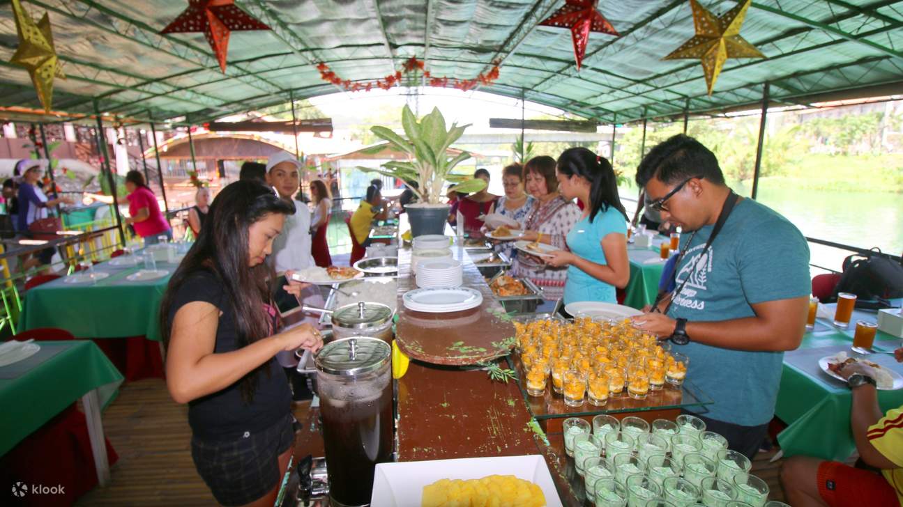 people eating lunch at loboc river cruise