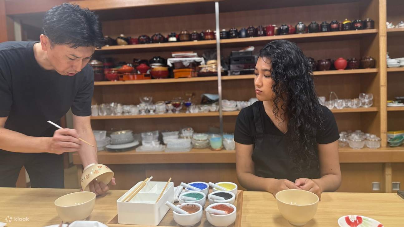 Kyoto: Melukis Keramik Jepang di Mitsuhashi Touho