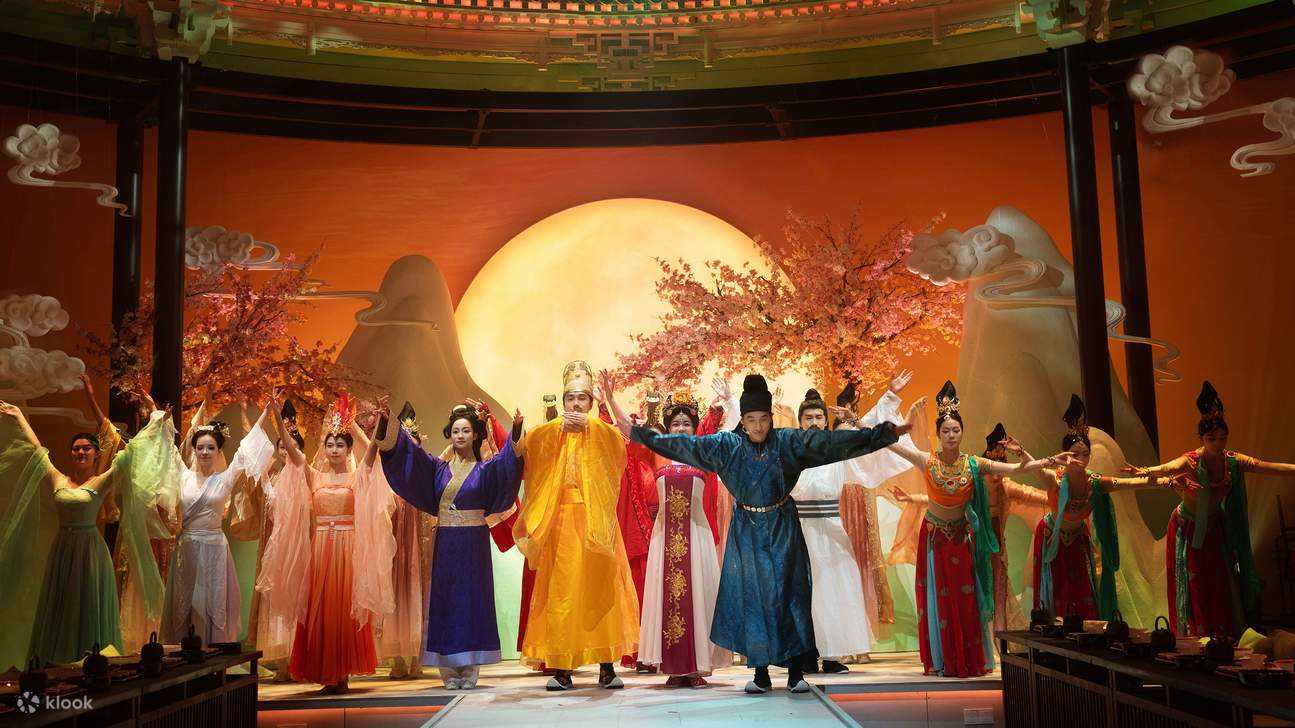 Нанкинский поэтический банкет (иммерсивная историческая обстановка + выставка старинной поэзии и музыки + поэтическое пение во время банкета + сезонные свежие ингредиенты, приготовленные с душой + возможность примерить старинные костюмы)