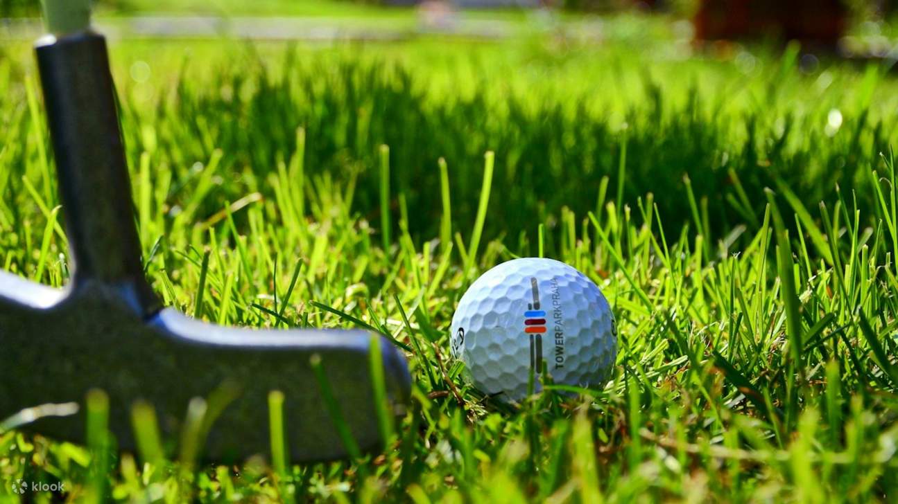 Trải nghiệm mini golf dưới Tháp Truyền Hình Zizkov