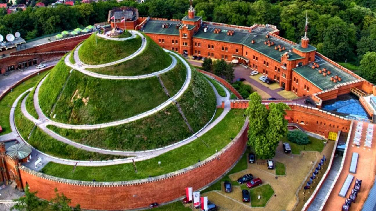 Selami kisah hidup Tadeusz Kosciuszko di dalam museum gundukan bersejarah yang ikonis ini