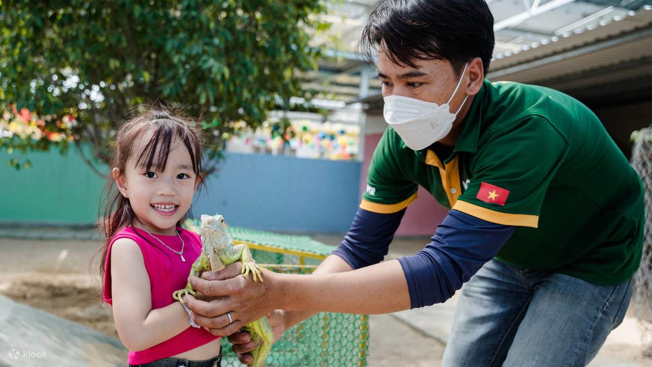 บัตรเข้าชมเทียนเถียนฟาร์ม แอนด์ ซู (Tien Tien Farm & Zoo) ในฟานซาง 