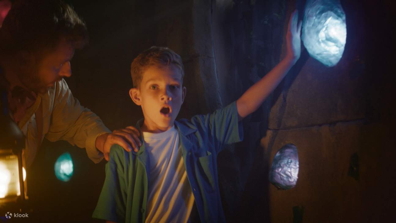 บัตรเข้าชมสวนสนุกดรีมเวิลด์ - เด็กชายในริเวอร์ทาวน์