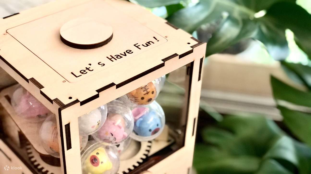 В комплекте 15 игрушечных капсул, а также вы можете сами менять содержимое капсулы!