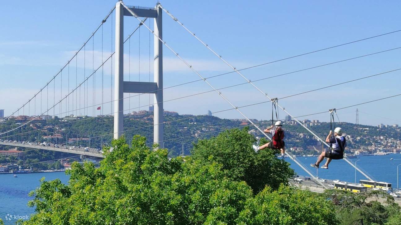 在伊斯坦布尔体验博斯普鲁斯海峡高空滑索